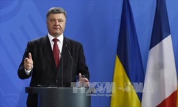Tổng thống Poroshenko: Ukraine có đủ tài chính để củng cố quân đội